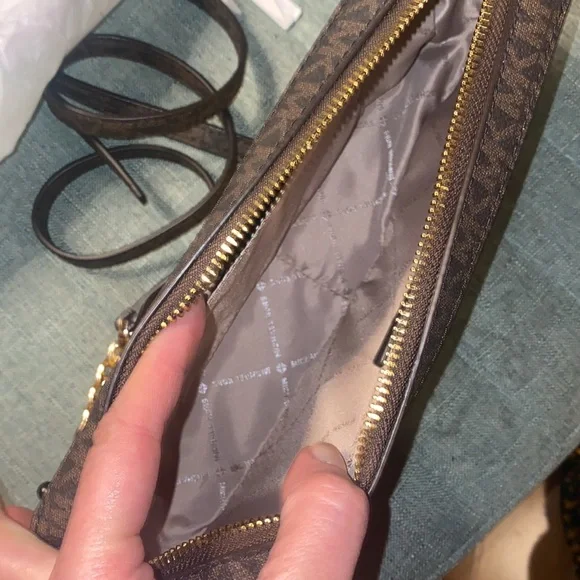 Michael Kors NYC license plate crossbody NWT - Picture 9 of 12